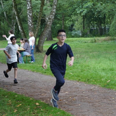 Einige Schüler beim Spendenlauf