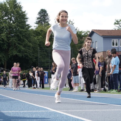 Auf dem Sportfest: Staffellauf