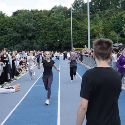 Auf dem Sportfest: Staffellauf der 7. Klassen