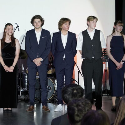 Besonders geehrte Abiturientinnen und Abiturienten