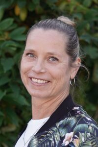 Frau Holzhüter, Schulsekretärin