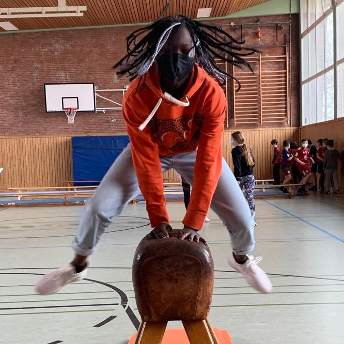 Bockspringen bei den Bundesjugendspielen 2022 in der Sporthalle