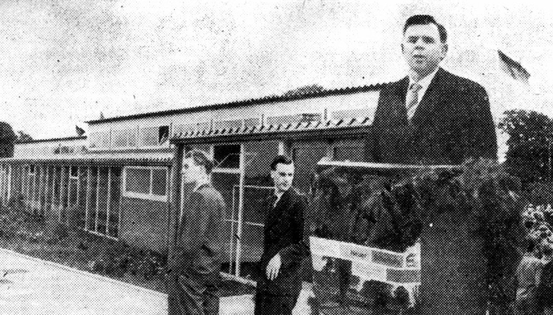 Der erste AvH-Schulleiter Herr Dr. Schumacher am 8. September 1956 bei seiner Ansprache anlässlich der festlichen Einweihung der "Wissenschaftichen Oberschule in Wilstorf"