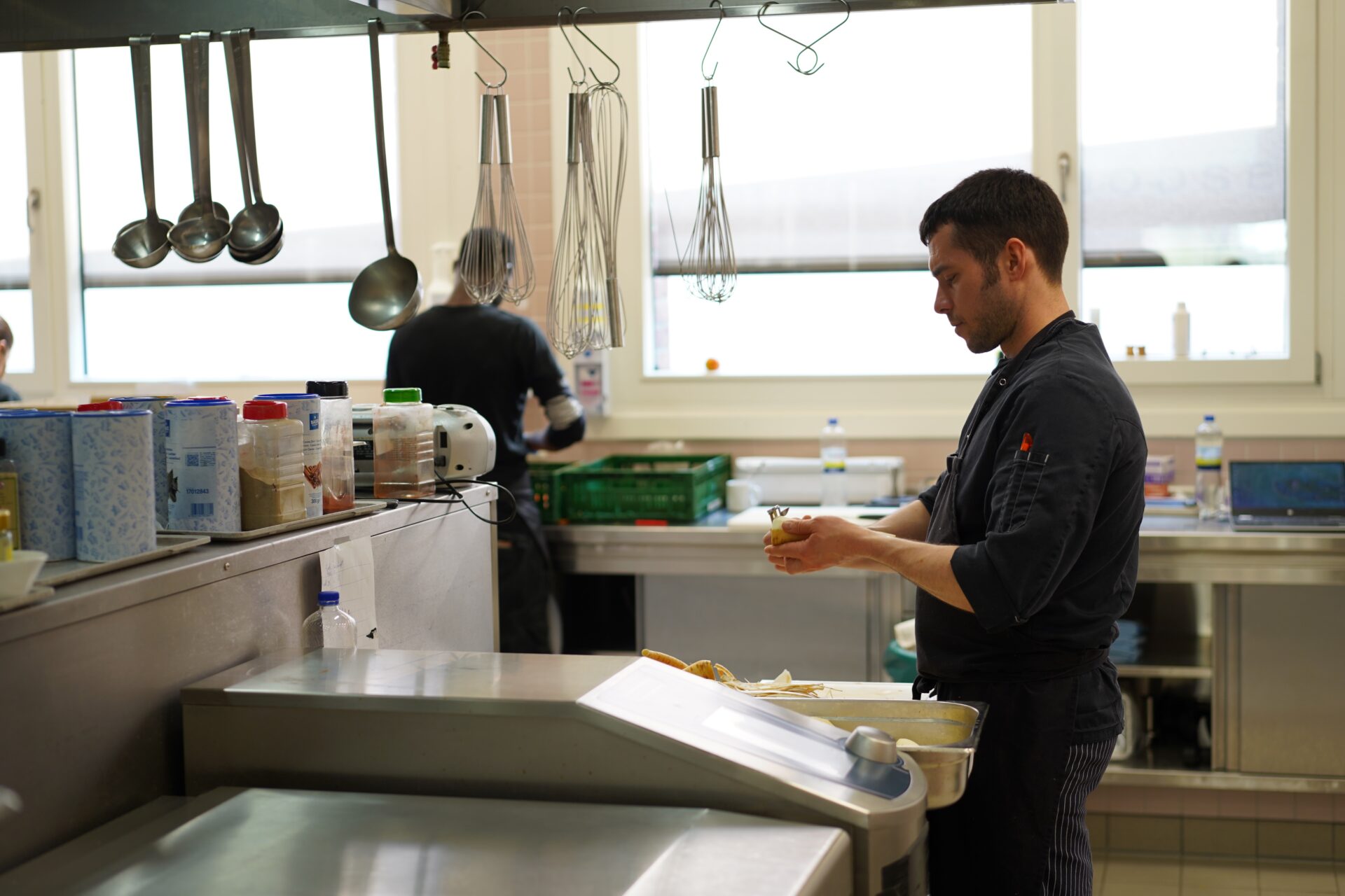 In der Küche werden den Speisen zubereitet