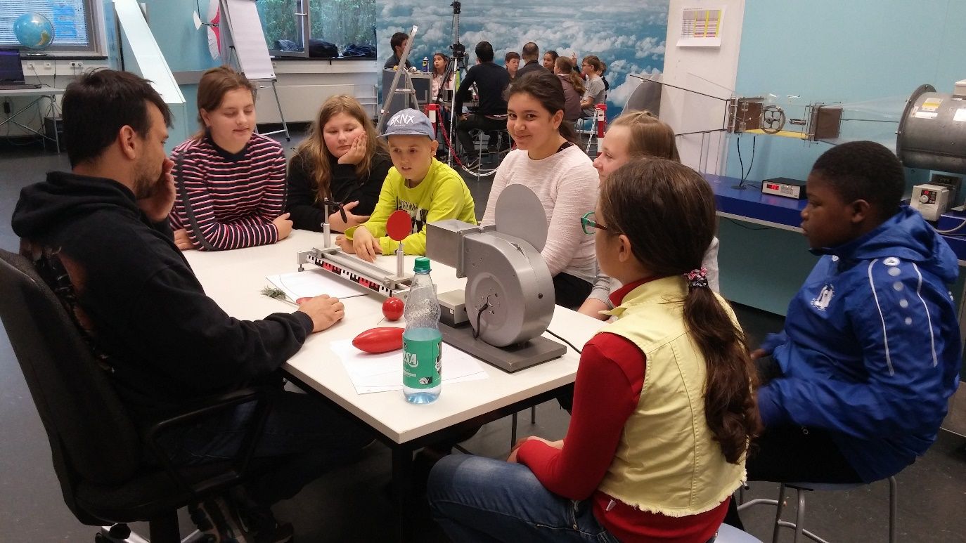 Schülergruppen im ScienceLab der TU Harburg