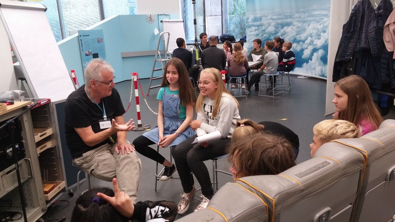 Schülergruppen im ScienceLab der TU Harburg