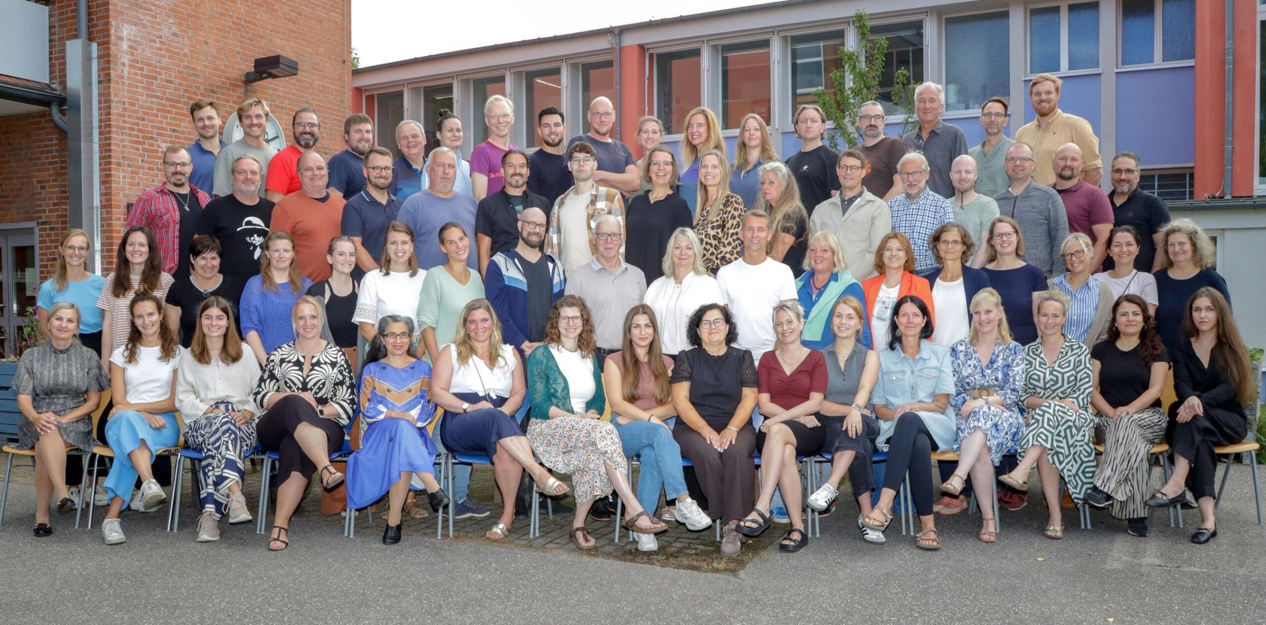 Das Lehrkräfte-Kollegium im September 2025 © uniDatumPrint