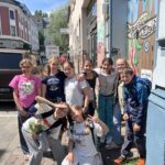 Greta, Luisa, Lara, Nora, Angelina, Nele, Julien, Malia und Juliana vor dem Studio