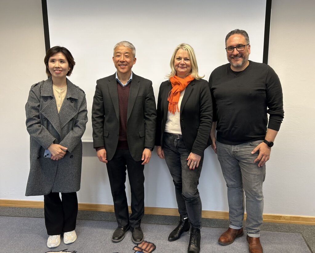v. links: Ms. Joo, Mr. Kang, Frau Hansen, Herr Barbero