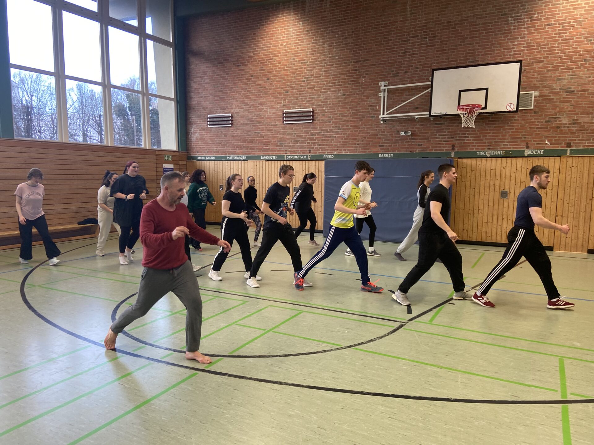 Der Choreograf Manfred Hüttmann zeigt seine professionelle Arbeit beim zeitgenössischen Tanz - und alle können gleich mitmachen.