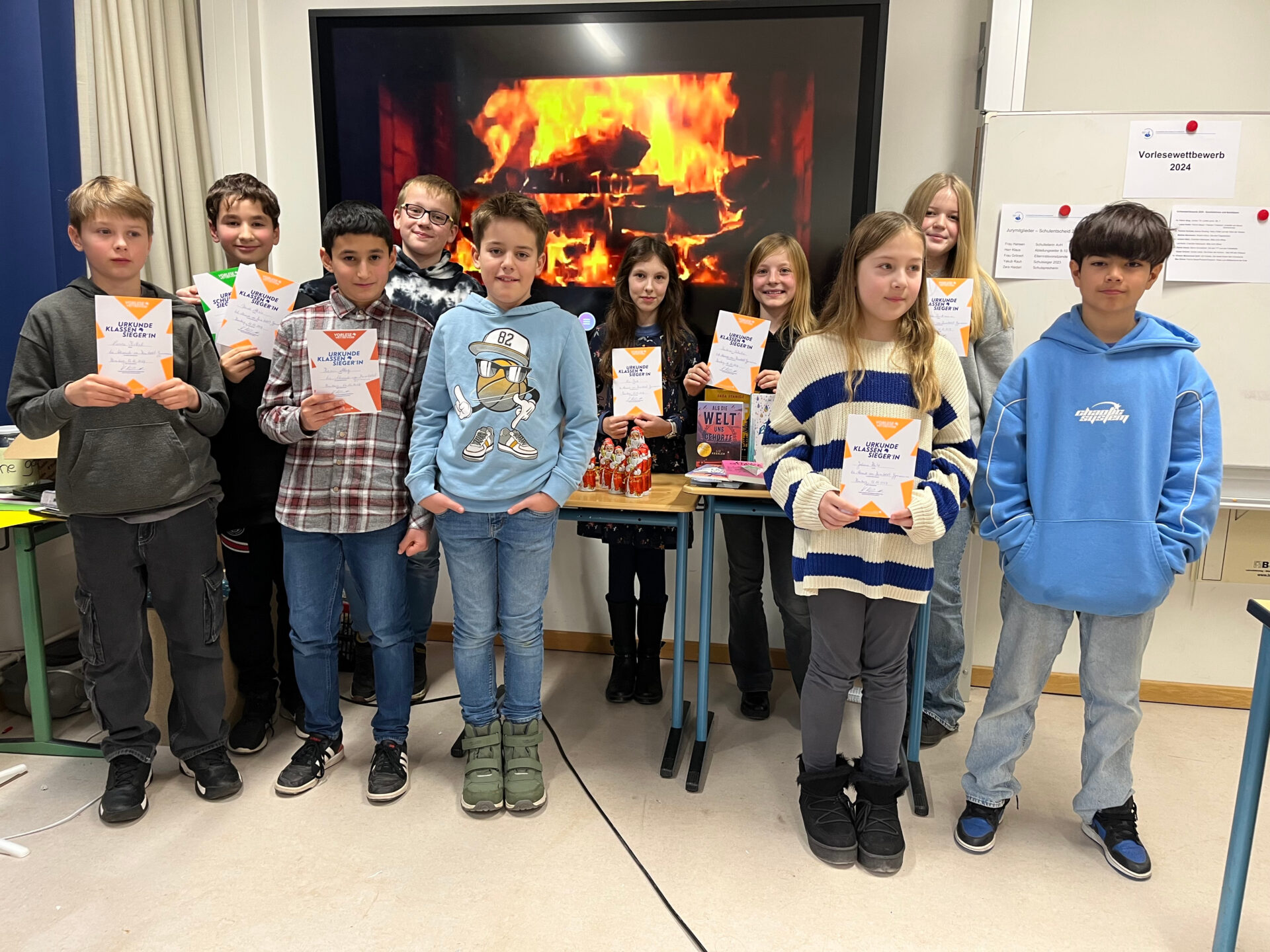 Die Klassensiegerinnen und -sieger vom Vorlesewettbewerb der 6. Klassen